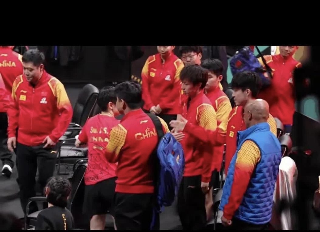 强强对话,两支球队在激烈争夺胜利 强强对话,两支球队在激烈争夺胜利