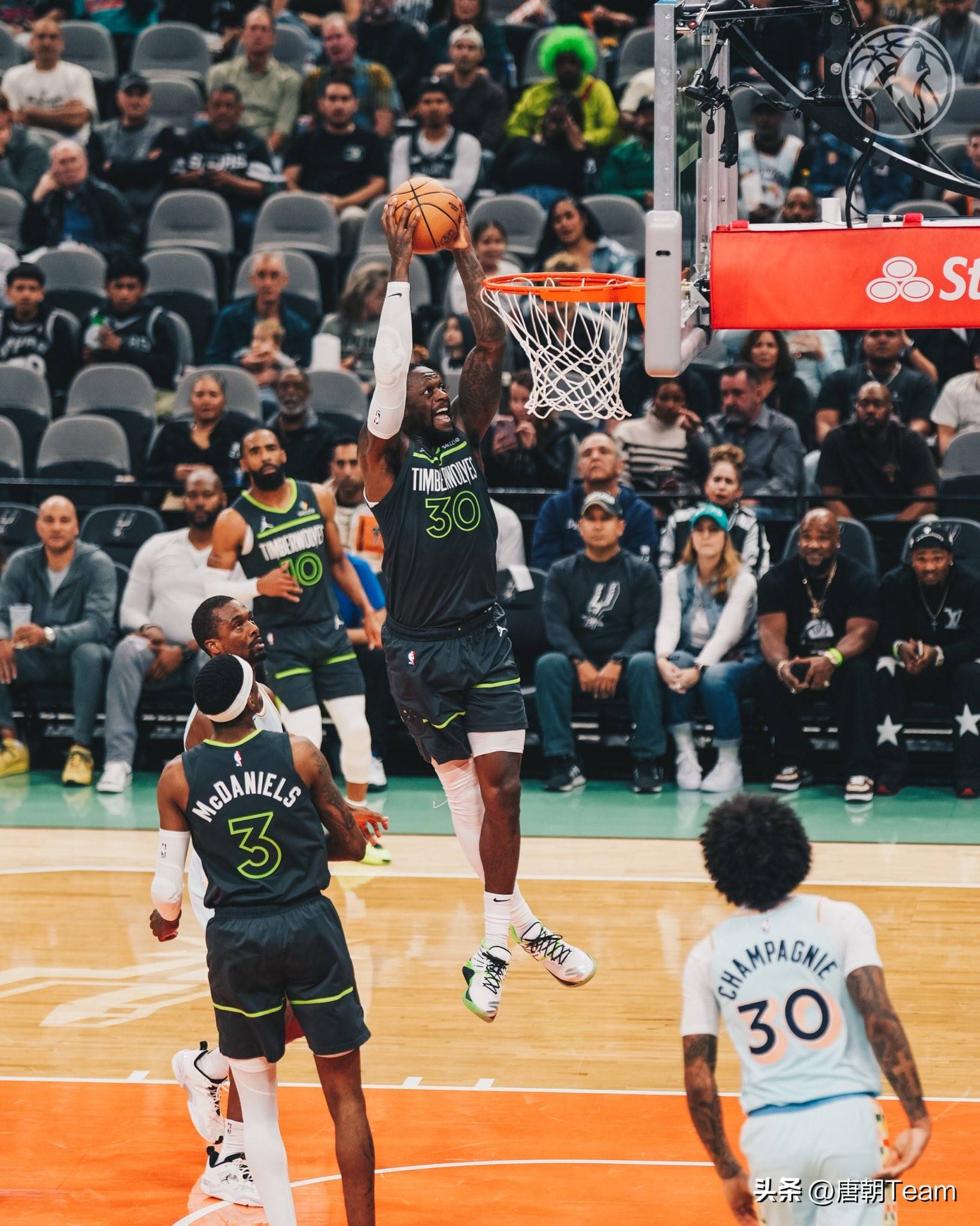 九游体育登录-开拓者客场逆转马刺,实现惊险胜利