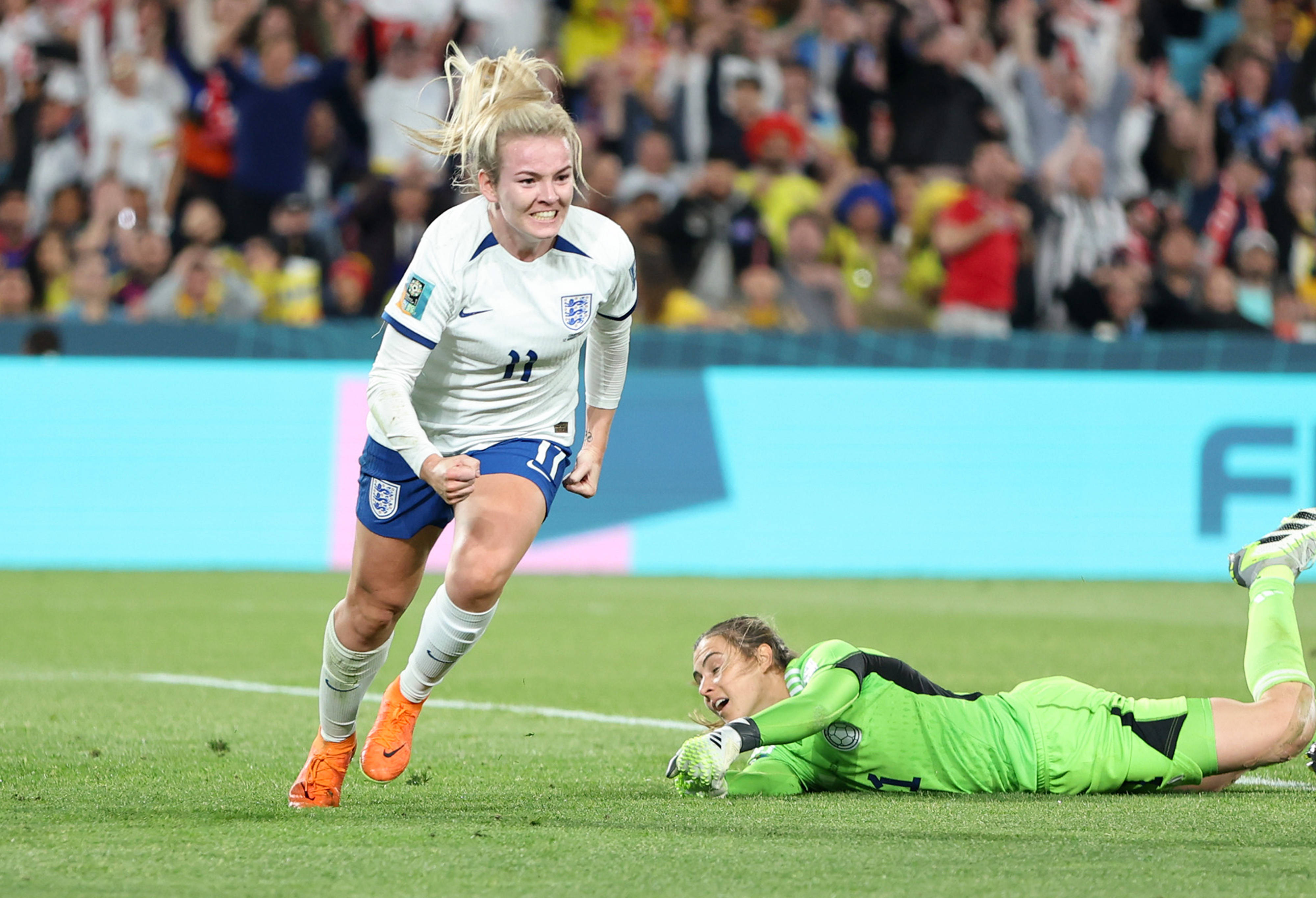 英格兰足球女子队在决赛中战胜对手