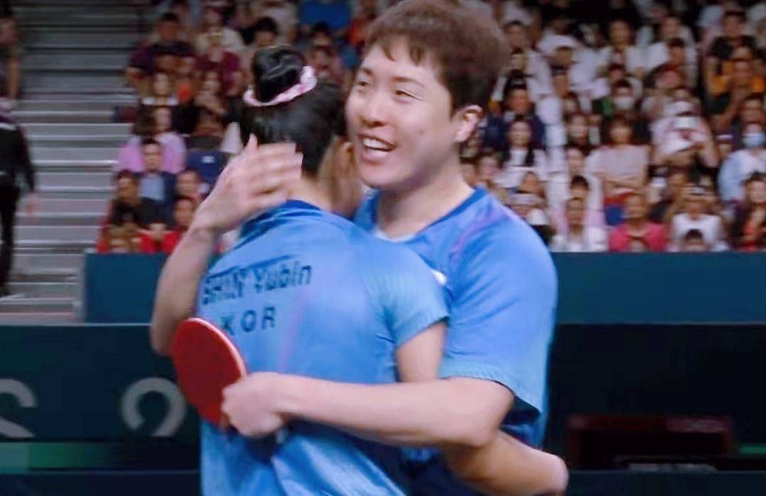 九游体育app-美国选手喜获铜牌，深情拥抱胜利的简单介绍