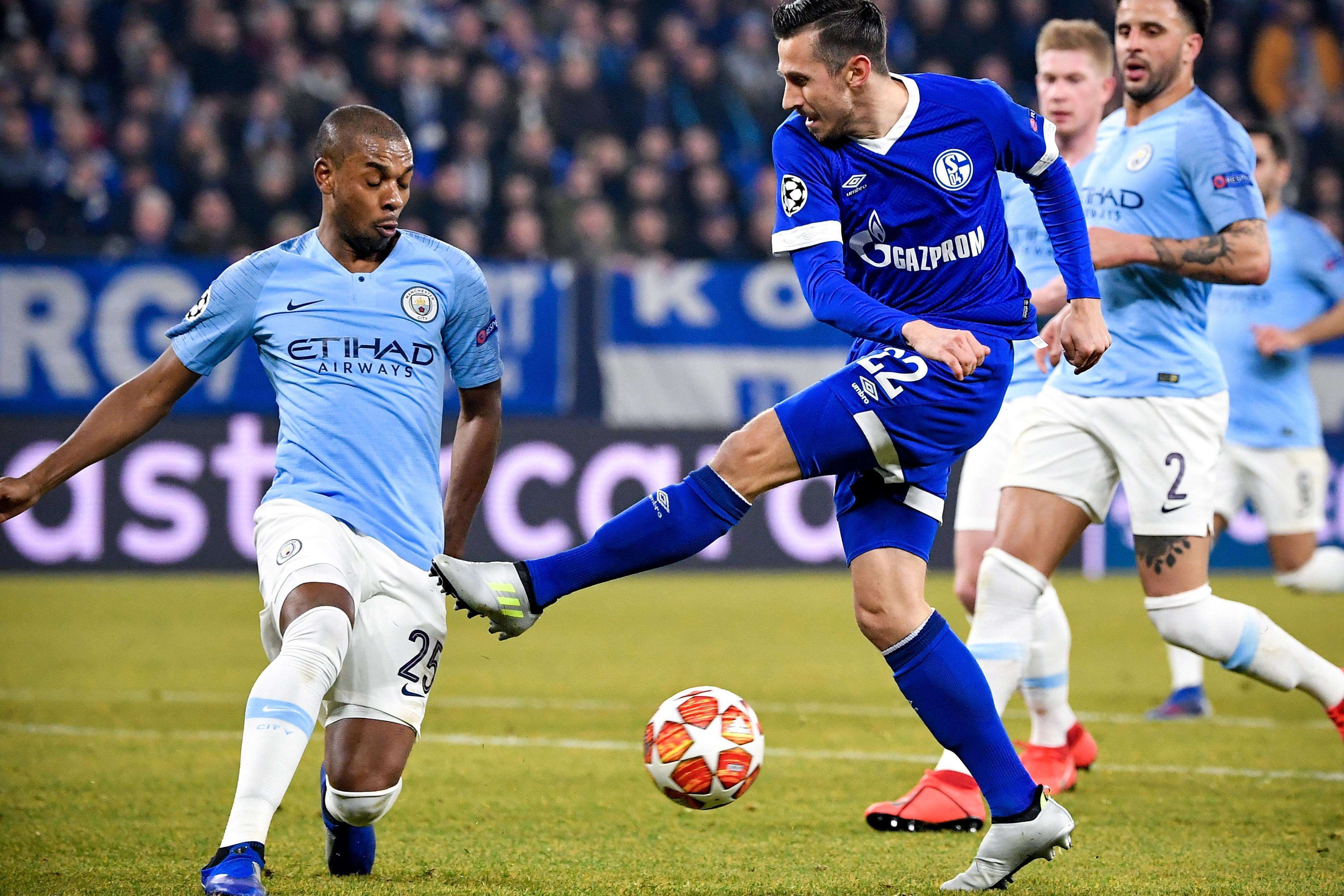 曼城球员备战下一场足球比赛 曼城球员备战下一场足球比赛