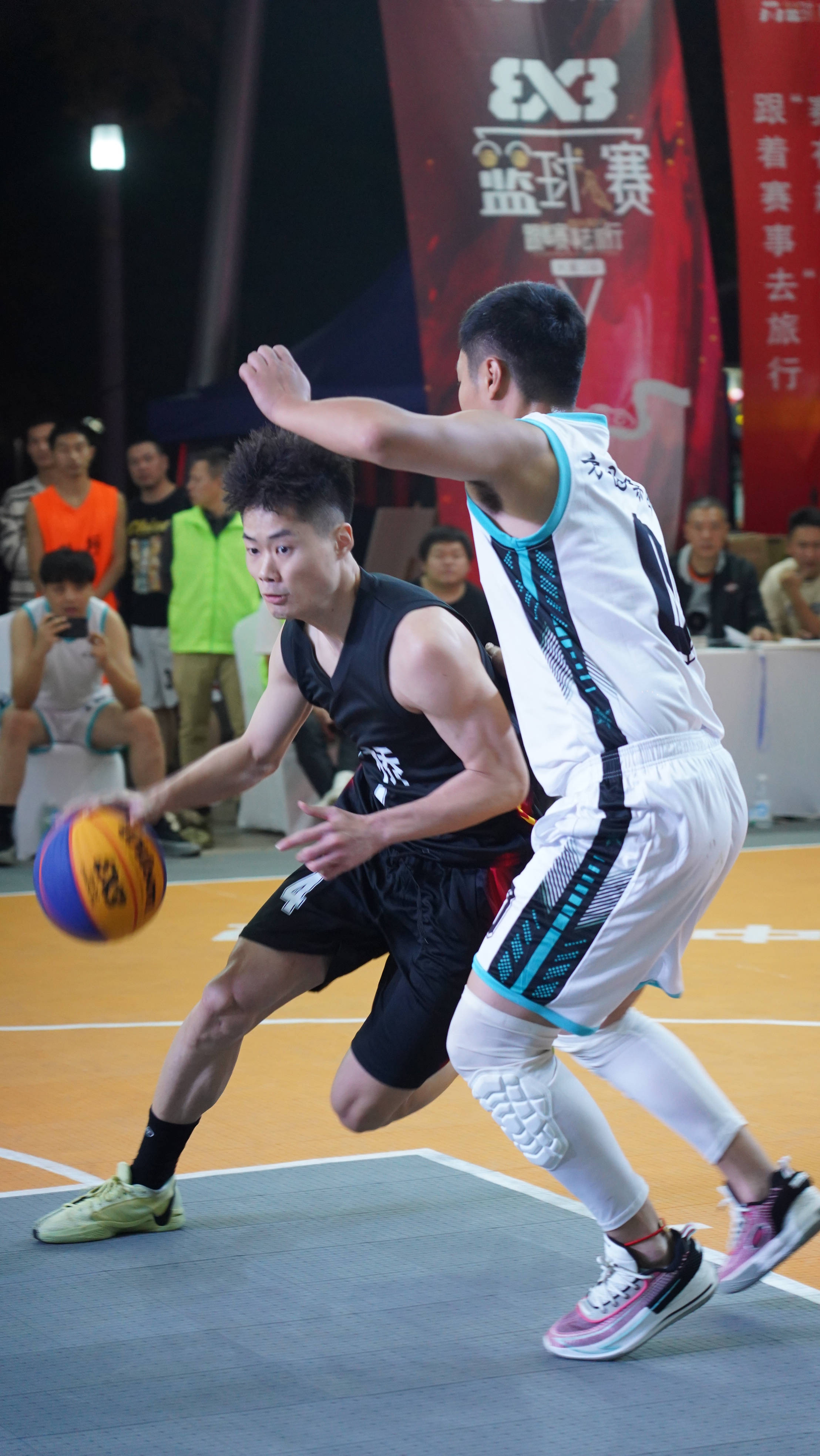 九游体育网页版登录入口-体育场馆人潮涌动,篮球精彩纷呈的简单介绍