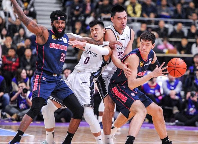 九游体育官网入口-争议裁判！广东队获胜引发舆论热议