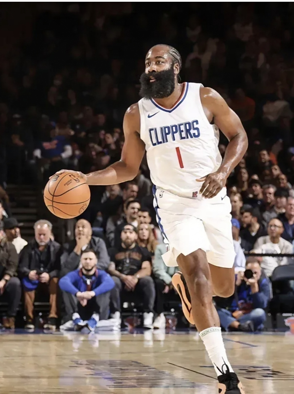 快船队战胜雄鹿队,继续领跑联盟的简单介绍 快船队战胜雄鹿队,继续领跑联盟的简单介绍