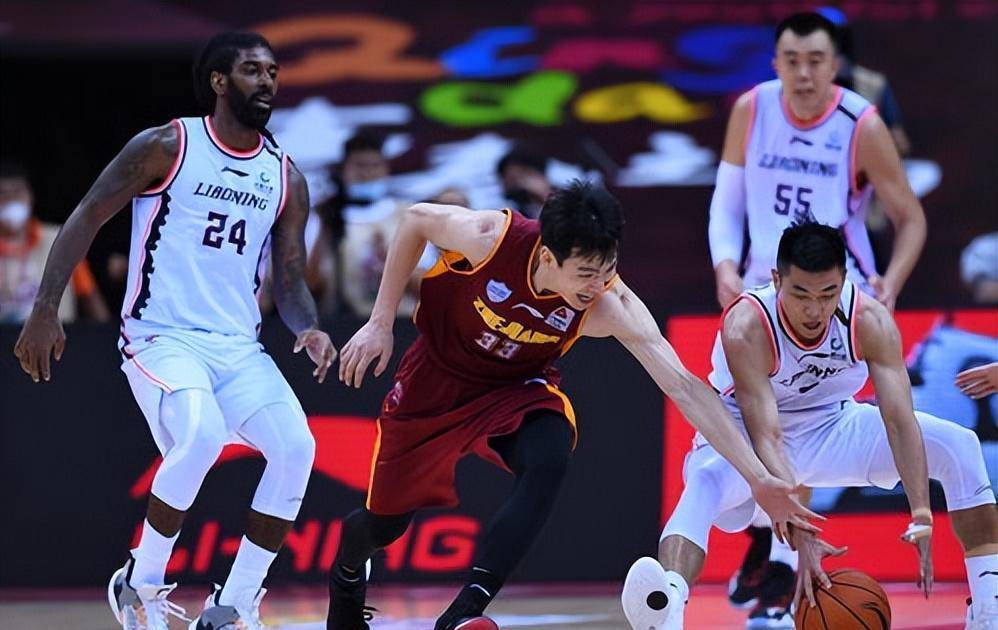 深圳主场赢球，实力强劲不减