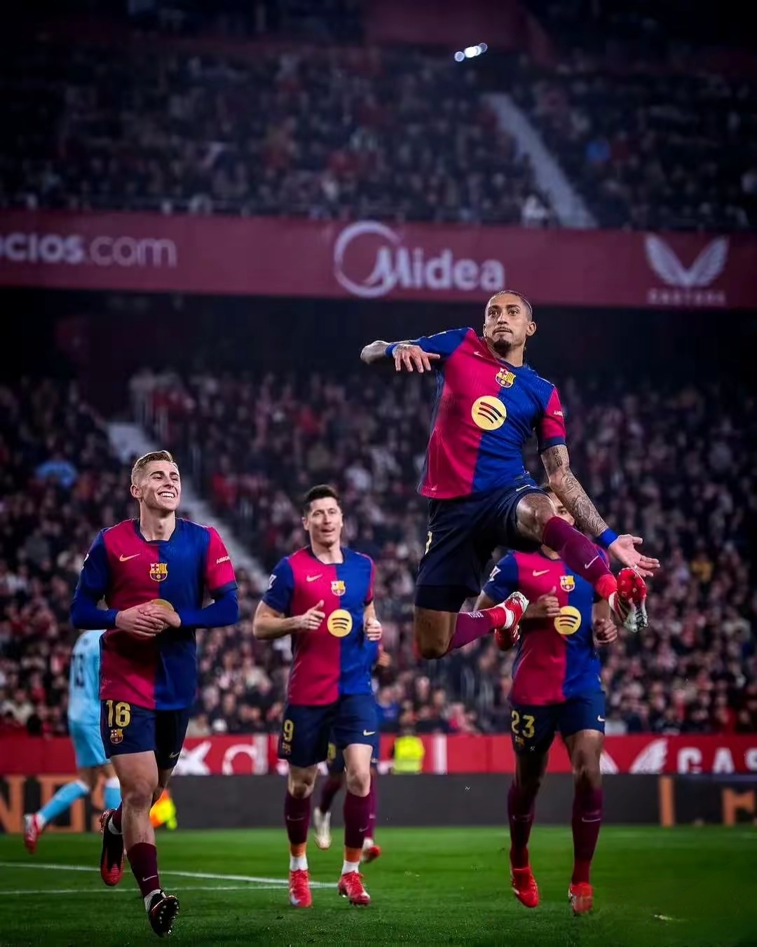 九游体育官方登录入口-巴塞罗那球员破门得分,助球队获胜