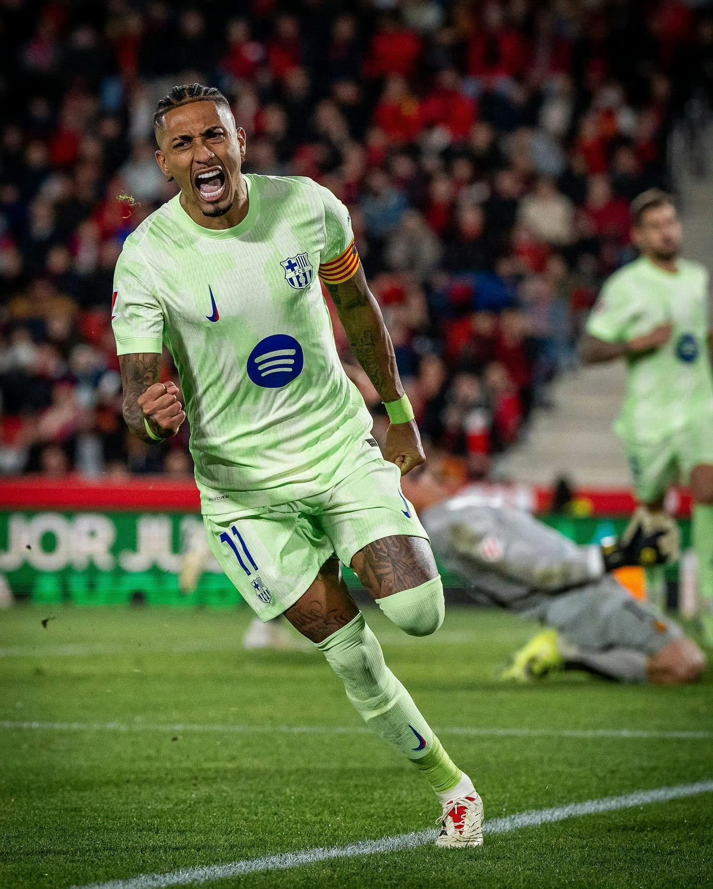 巴塞罗那球员破门得分,助球队获胜 巴塞罗那球员破门得分,助球队获胜