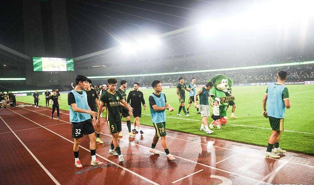 九游体育官网入口-包含创下记录的足球比赛引发球迷热议的词条