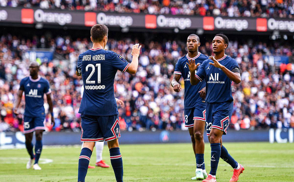 关于巴黎圣日耳曼客场战平，积分暂居榜首的信息