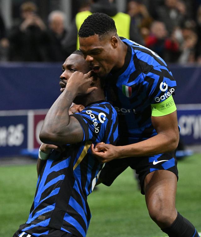 九游体育app下载-米兰队员奋力拼抢,节点赢得比赛