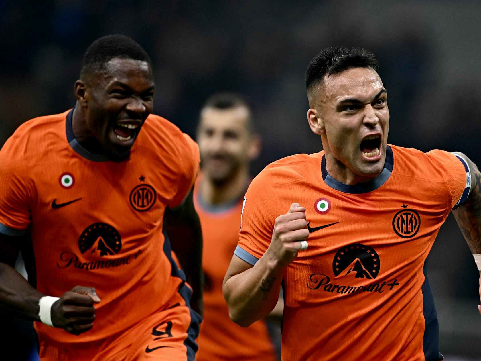 国际米兰客场大胜,继续紧抱联赛头名 国际米兰客场大胜,继续紧抱联赛头名