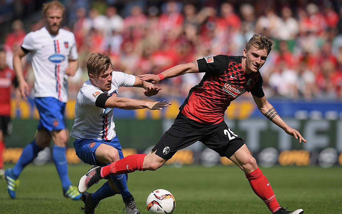 包含云达不莱梅主场逆转，保级希望增加的词条