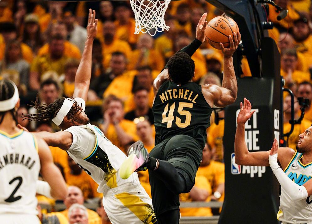 绝杀胜利之路坎坷:球队团结拼搏冲刺争冠的简单介绍 绝杀胜利之路坎坷:球队团结拼搏冲刺争冠的简单介绍